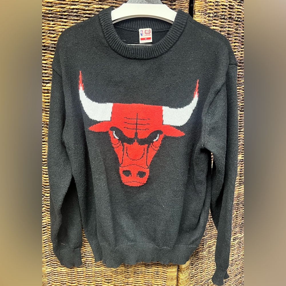 NBA- Ultra Game-‎ Black Sweater with Chicago Bulls Design, Size: Medium